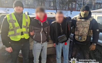 У Києві затримали чотирьох молодиків, які на замовлення росіян знищили два автомобілі військових та авто рятувальника (фото)