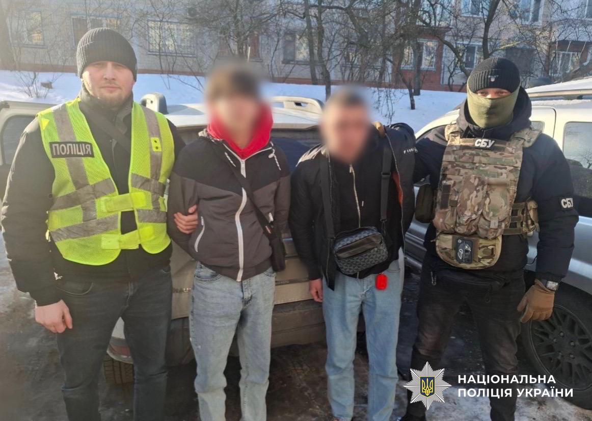 Поліція затримала чотирьох молодиків, які спалювали авто за замовленням РФ