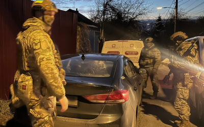 Поліція Києва затримала шахраїв, які видавали себе за СБУ і ошукали літніх киянок