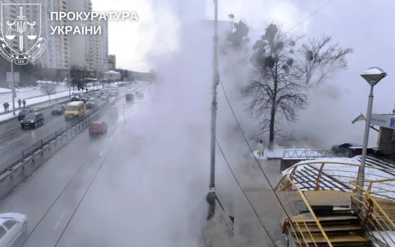 Померла 16-річна дівчина, яка впала в яму з окропом у Києві