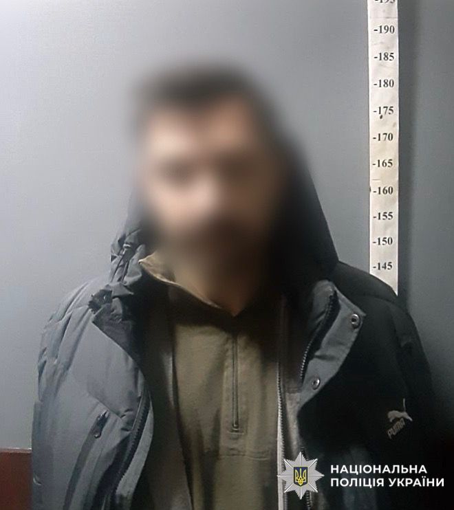 У Києві чоловік спалив авто сусідки через образу, поліція затримала палія