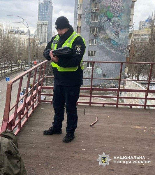 У Печерському районі чоловік впав з 23 поверху будинку на бульварі Лесі Українки