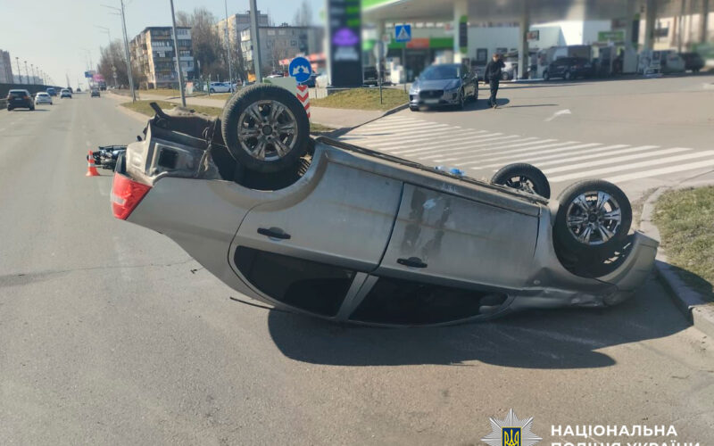 У Києві затримали чоловіка, який сів за кермо напідпитку та травмував водія електроскутера (фото)