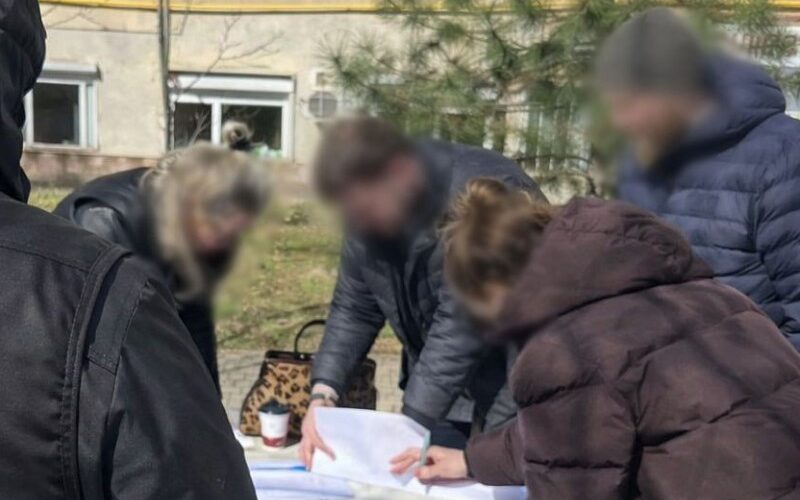 У Києві викрили підприємця, який за 6 тисяч доларів обіцяв зняти військовозобов’язаного з розшуку із фіктивним влаштуванням на підприємство
