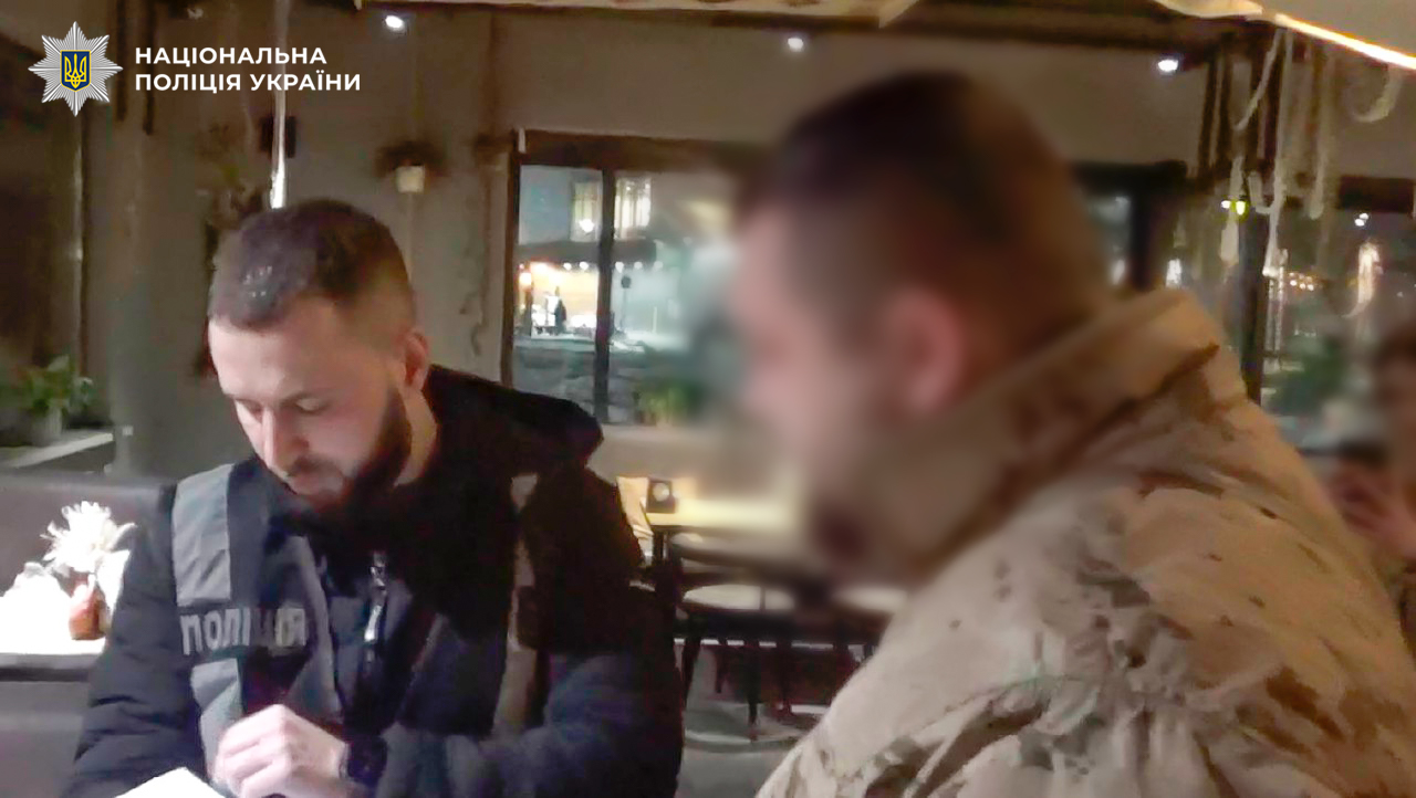 Військовослужбовець вимагав 10 000 доларів за виключення з розшуку у системі Оберіг