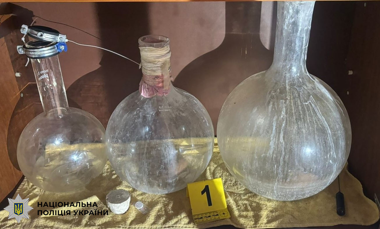 Поліція викрила нарколабораторію в Києві з доходом 500 тисяч гривень