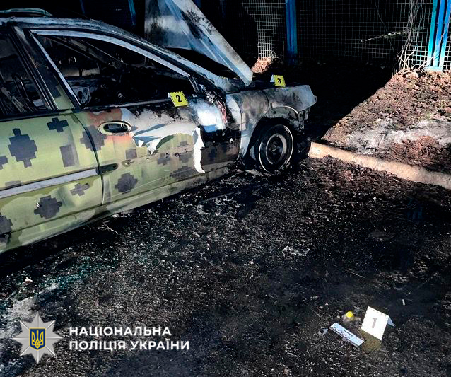 Поліція затримала чотирьох молодиків, які спалювали авто за замовленням РФ