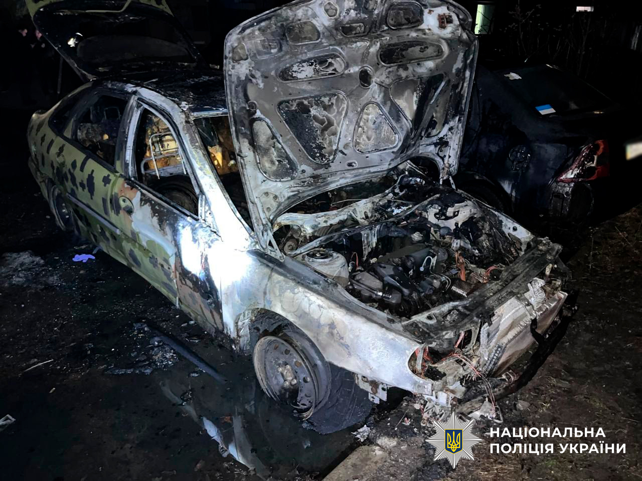 Поліція затримала чотирьох молодиків, які спалювали авто за замовленням РФ