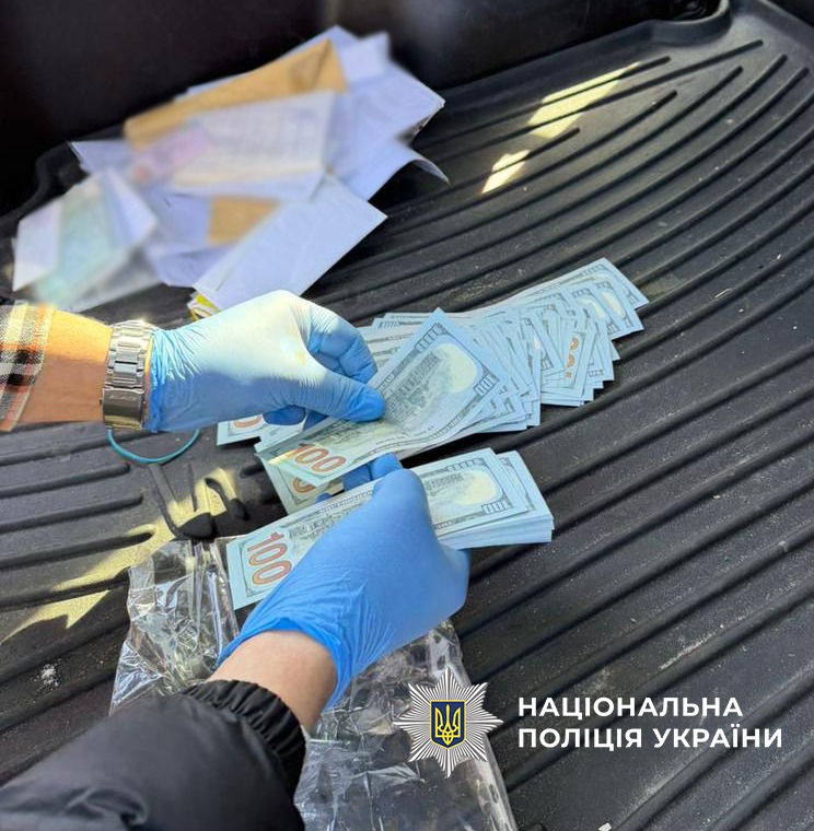 Затримали ексдиректора за схему працевлаштування за 17,5 тисячі доларів | Київ