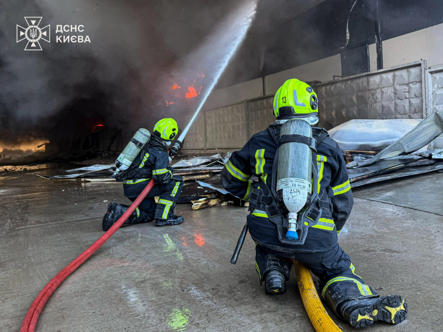 Пожежа на складах Київщини 22 березня: дим видно з Києва