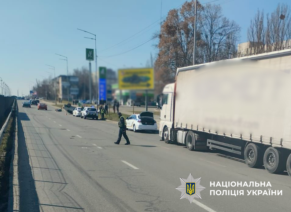 П'яний водій наїхав на електроскутер у Святошині — травмовано 18-річного