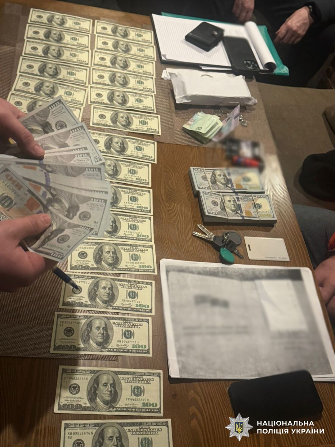 Поліція викрила схему фіктивної інвалідності для виїзду за кордон