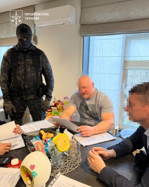 Вимагали неіснуючі борги і підпалювали майно: на Київщині викрили групу, яка тиснула на підприємців