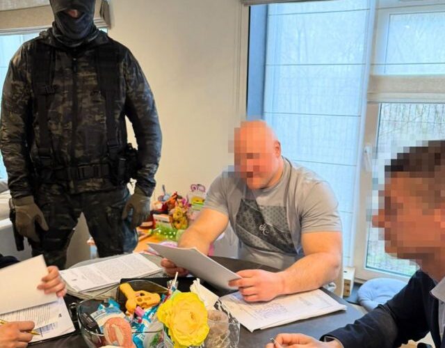 Вимагали неіснуючі борги і підпалювали майно: на Київщині викрили групу, яка тиснула на підприємців