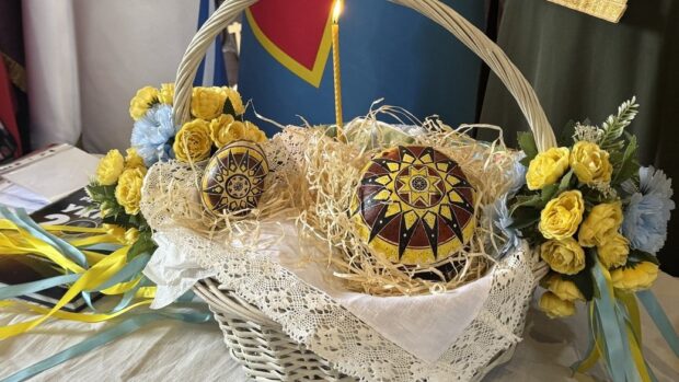 Світовий рекорд на Великдень: понад 11 тисяч киян взяли участь у створенні однієї писанки, встановивши світовий рекорд.