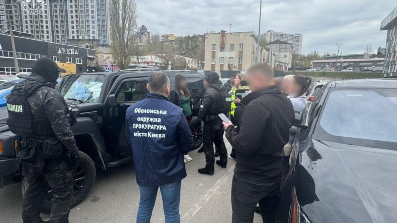 Псевдодогляд за хворими для виїзду за кордон: у Києві викрили схему на $7 тисяч