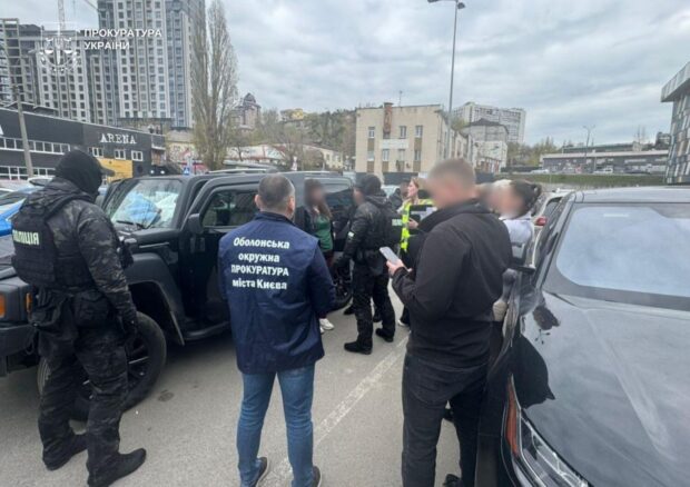 Псевдодогляд за хворими для виїзду за кордон: у Києві викрили схему на $7 тисяч