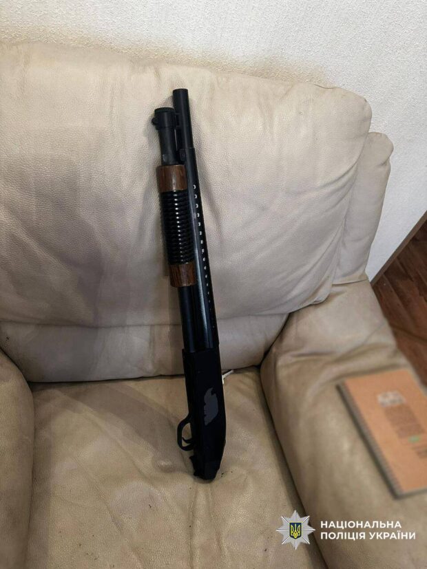 У Києві військовий у СЗЧ ходив по супермаркету та лякав відвідувачів іграшковою рушницею