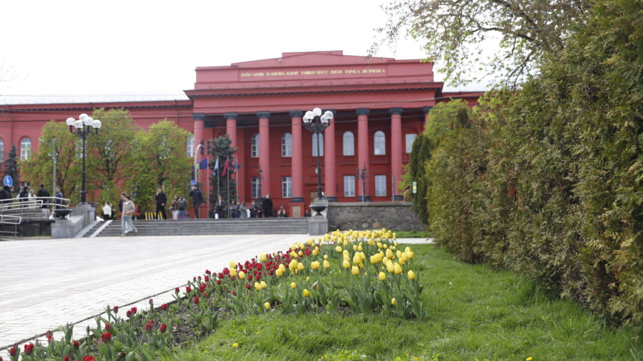 Київ 24 квітня: Принц Гаррі в Бучі, схема відстрочок, пожежа
