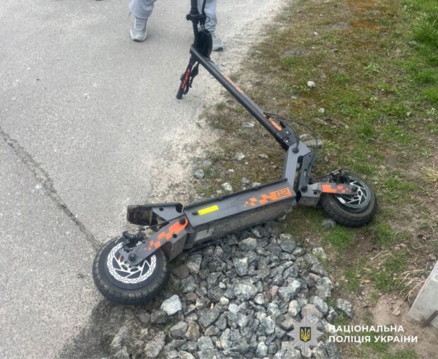 ДТП у селищі Хотянівка: електросамокат зіткнувся з BYD, травмовані діти