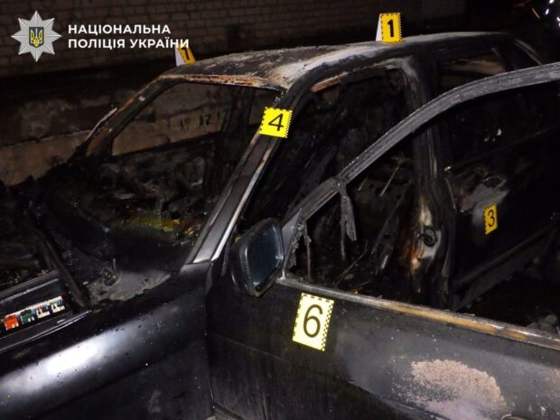 BMW обікрали та підпалили в Києві: затримані двоє зловмисників