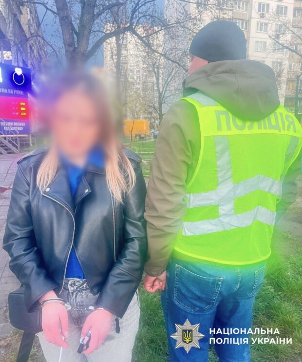 Полісія затримала киянку за крадіжки золота з ювелірних магазинів Києва