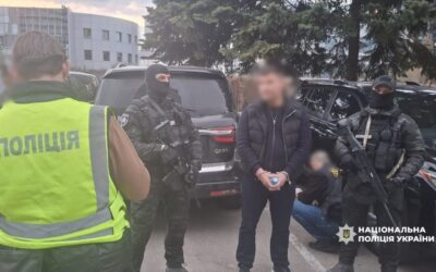 Продавали бронь та виїзд за кордон: Нацполіція затримала учасників схеми на чолі з кримінальним авторитетом (відео)