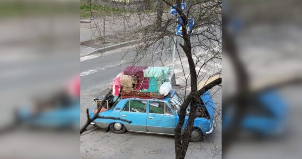 Поліція допомогла переселенцю з поламаним ВАЗом у Києві