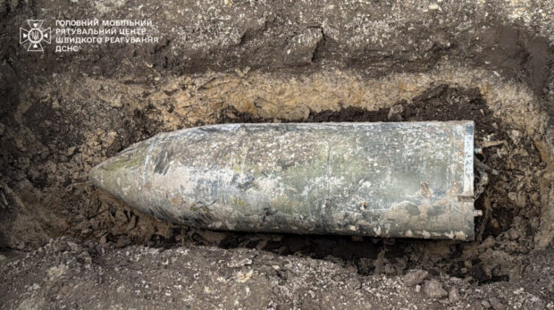 Ракета Кинджал на Київщині: сапери ДСНС знешкодили обломок