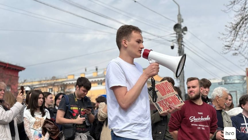 Студенти мітингують проти ректора КНУ Бугрова через секс-відео