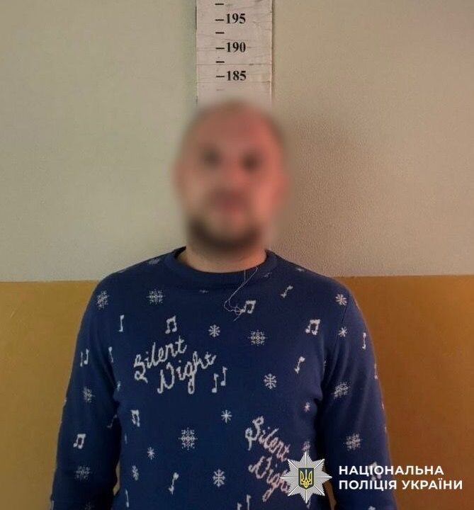 У Дніпровському районі Києва затримали п’яного хулігана з сокирою (фото)