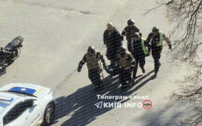 У Києві чоловік стріляв по людях після чого зачинився в супермаркеті: є загиблі, серед поранених — дитина