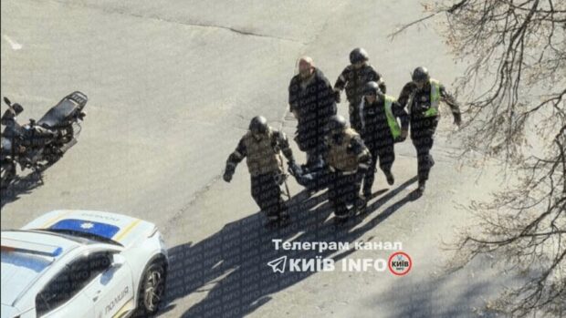 Стрілянина в Києві Голосіївський район: чоловік в супермаркеті, загиблі