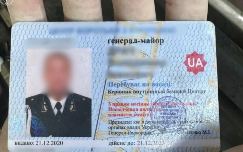 У Києві затримали фейкового “генерал-майора”, який обіцяв чоловіку допомогу з ВЛК і виїзд за кордон (фото)