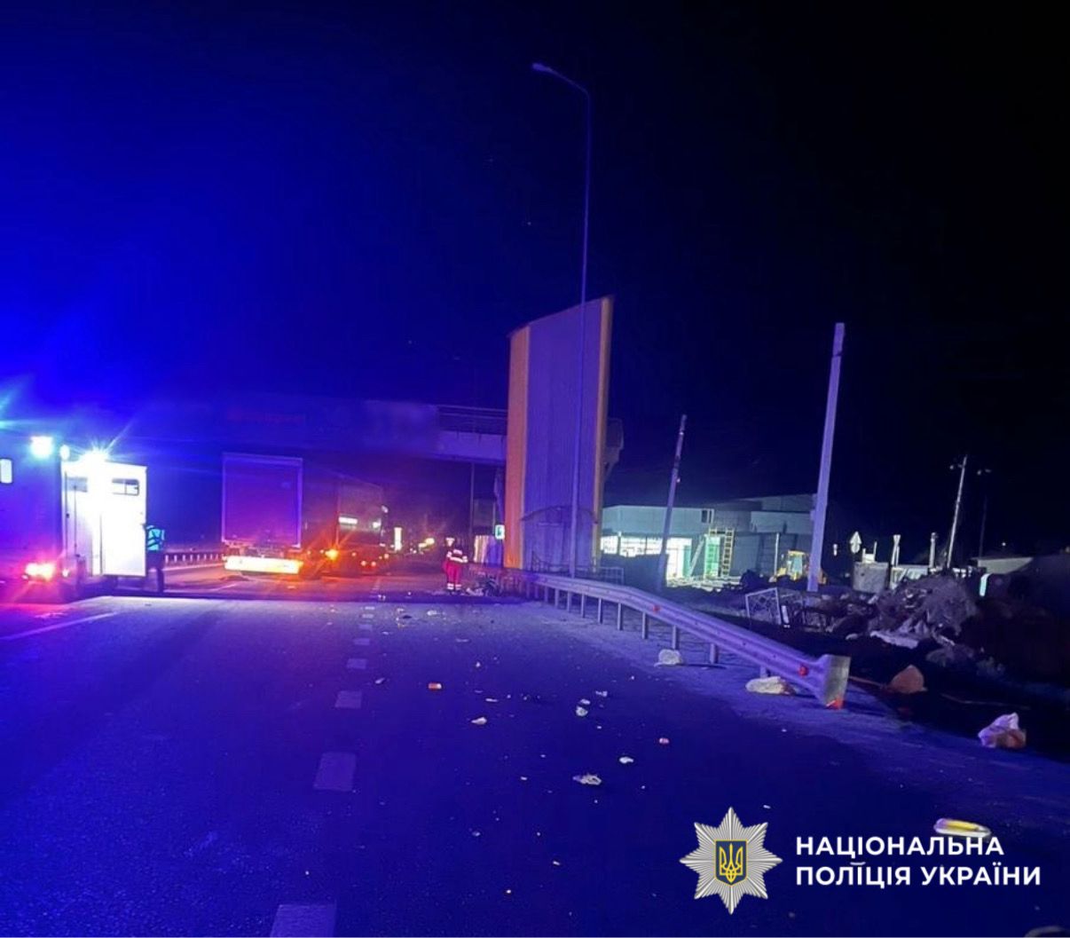На Київщині під колесами вантажівки загинув чоловік на кріслі колісному (фото)