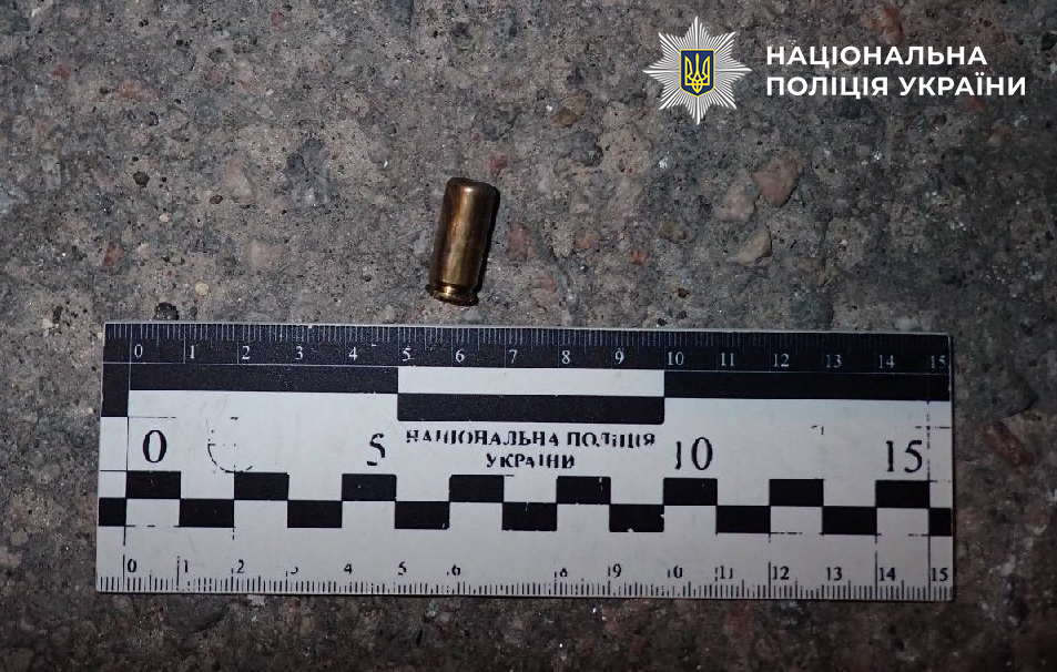 У Святошинському районі Києва затримали чоловіка за стрілянину: 39-річна жінка поранена