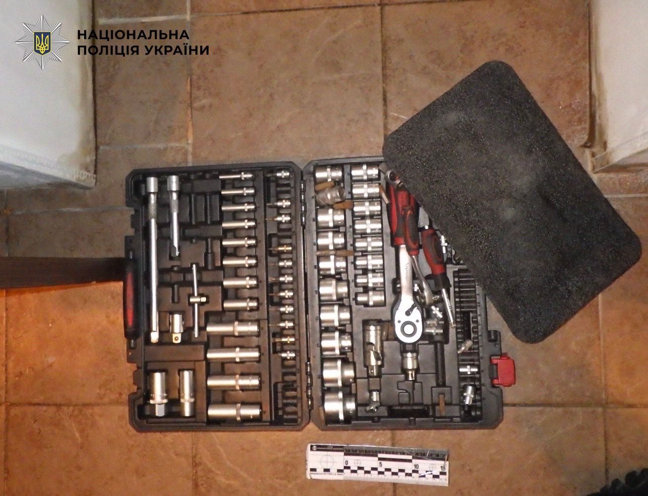 BMW обікрали та підпалили в Києві: затримані двоє зловмисників