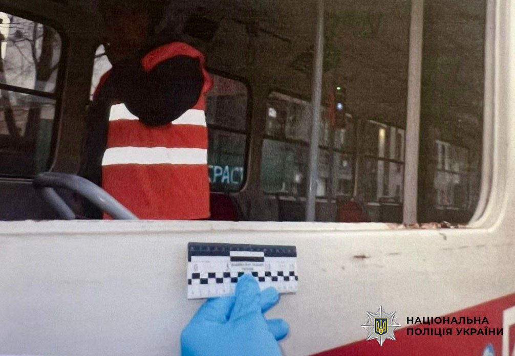 25-річний киянин розмальовував трамвай графіті — підозра за хуліганство
