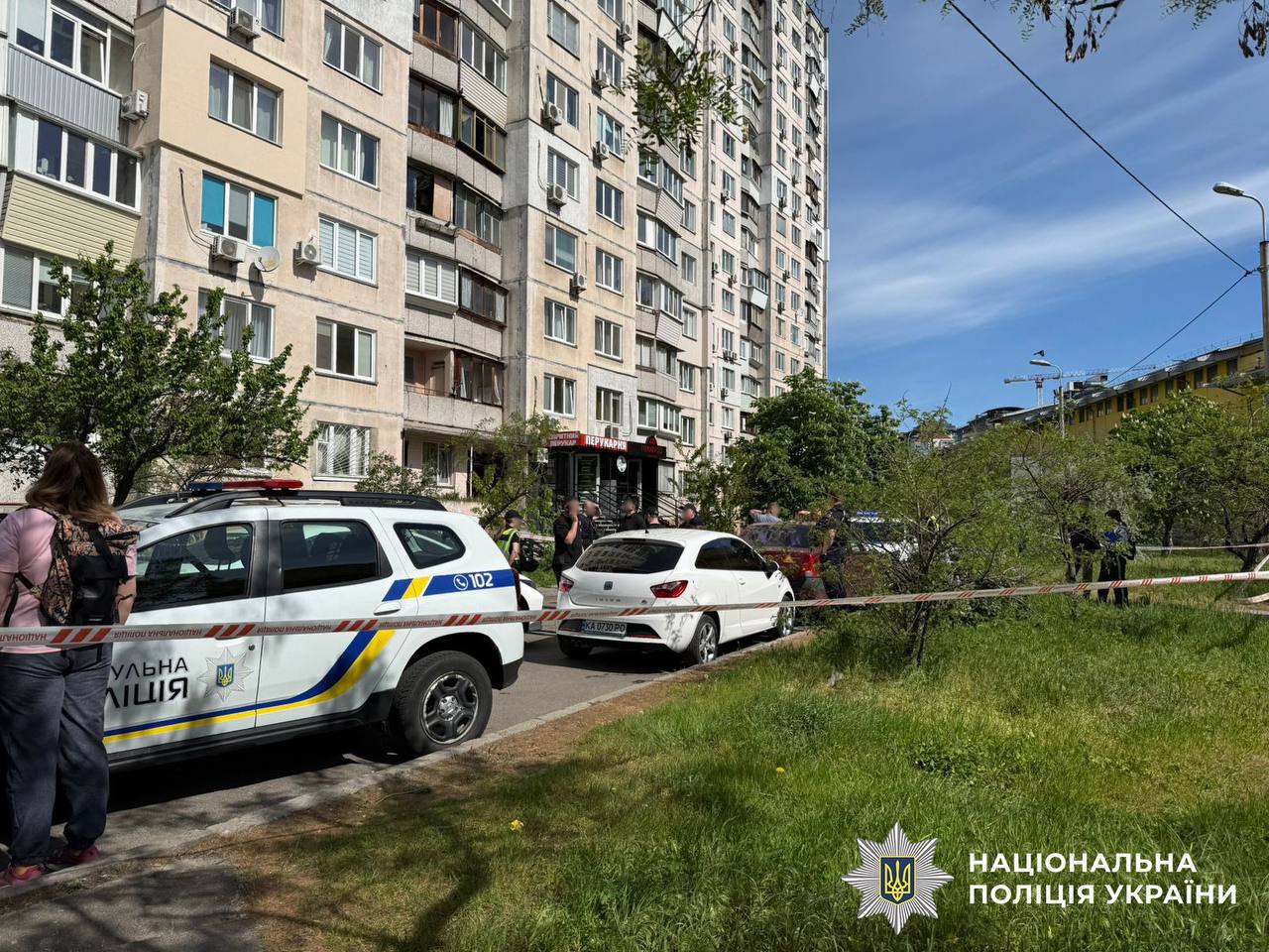 В Оболонському районі Києва чоловік випав з 11-го поверху
