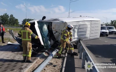У Києві внаслідок ДТП загинув водій мікроавтобуса