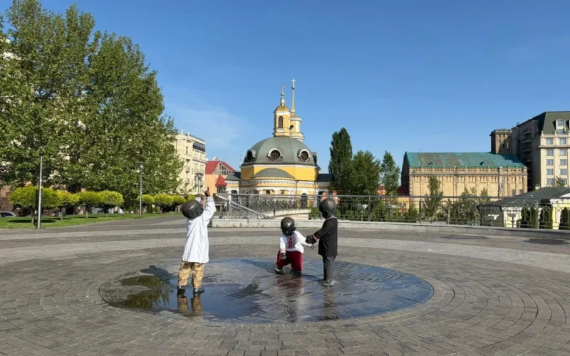 Малюків-засновників Києва переодягли у вишиванки різних регіонів