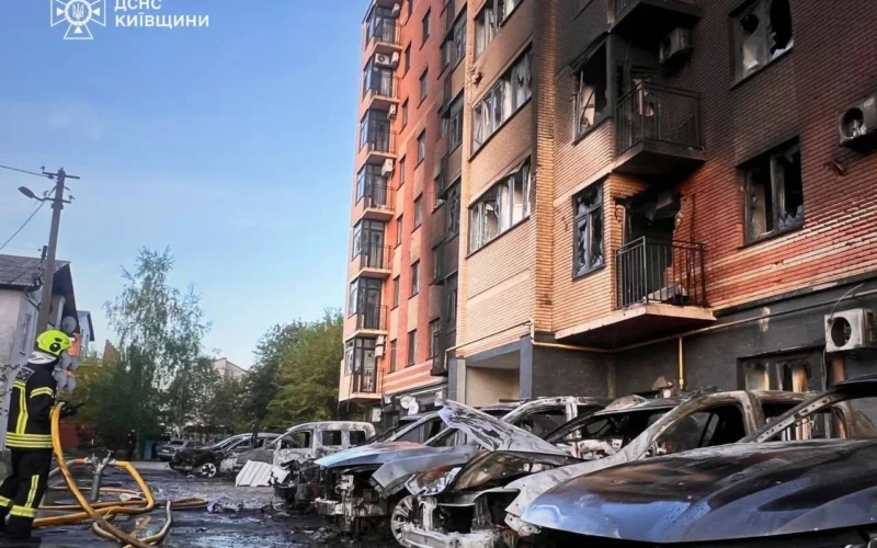 Внаслідок нічної російської атаки на Київщині постраждали 7 людей, серед них — 1 дитина (відео)