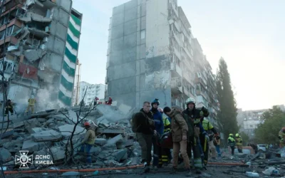 У Києві внаслідок масованої російської атаки загинули двоє людей, ще понад 30 постраждали (відео)