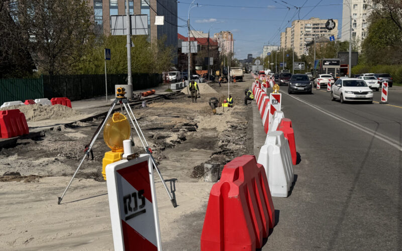 У Києві почали капремонт проспекту Валерія Лобановського, який виконають з урахуванням принципів безбар’єрності