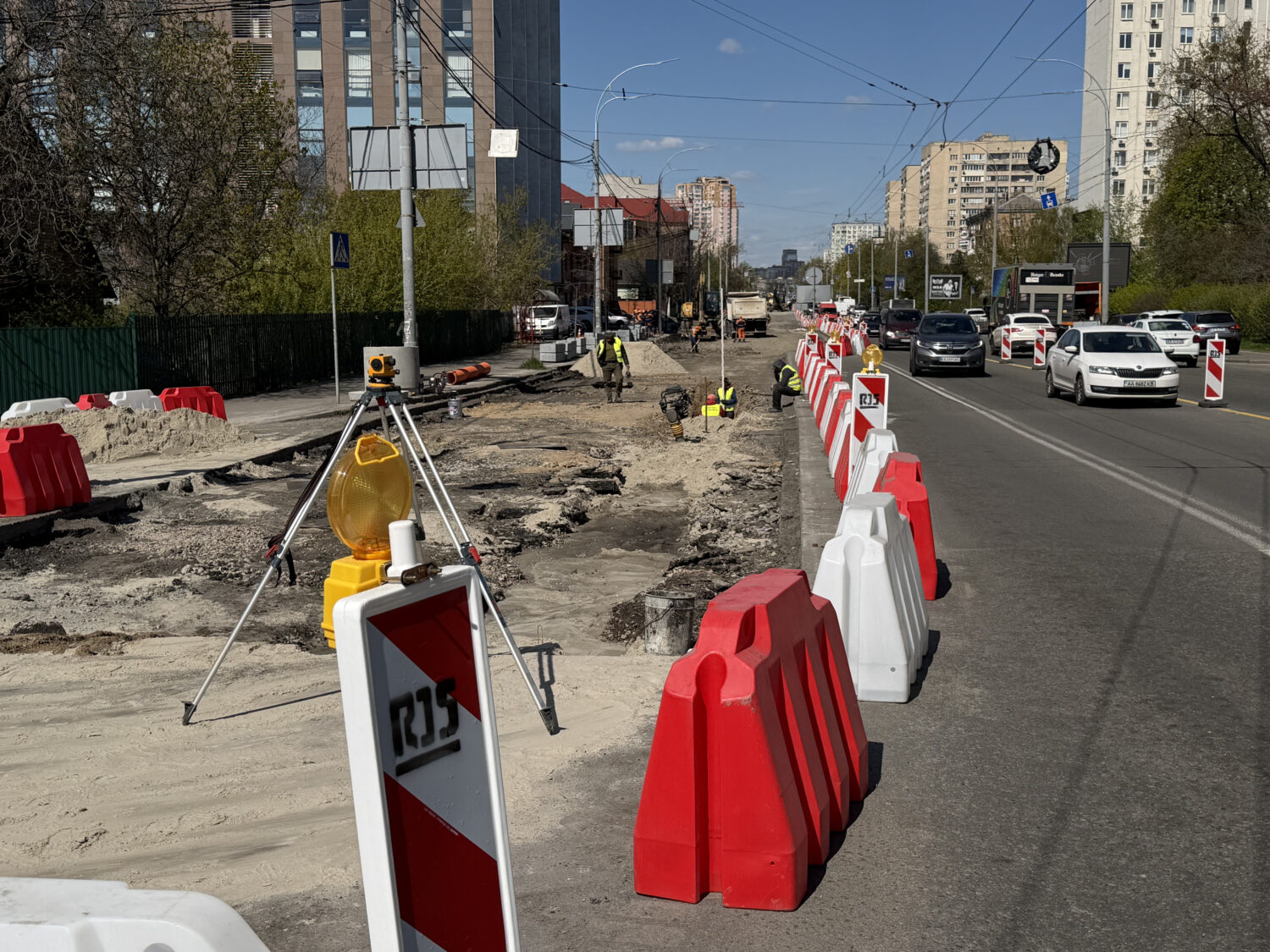 У Києві почали капремонт проспекту Валерія Лобановського, який виконають з урахуванням принципів безбар’єрності
