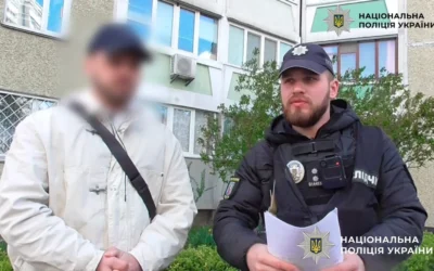 Підпалював цивільні автівки, маскуючи їх під військові: у Києві затримали 24-річного іноземця, який працював на російські спецслужби (відео)