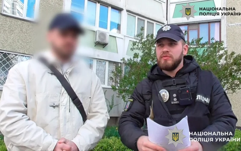 Підпалював цивільні автівки, маскуючи їх під військові: у Києві затримали 24-річного іноземця, який працював на російські спецслужби (відео)