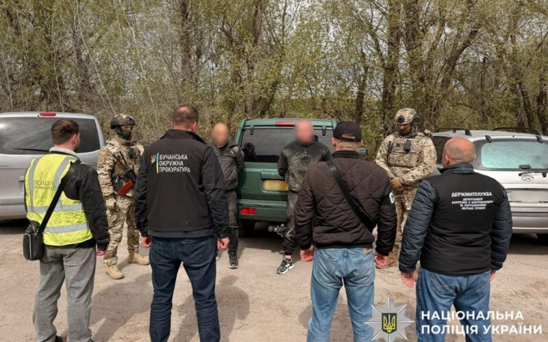 Наживалися на гуманітарній допомозі: поліцейські Київщини повідомили про підозру зловмисникам (фото)