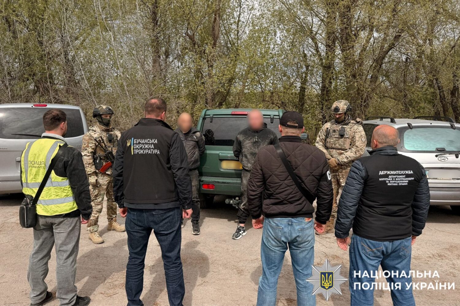 Наживалися на гуманітарній допомозі: поліцейські Київщини повідомили про підозру зловмисникам (фото)