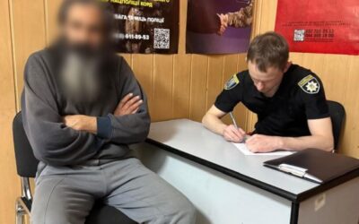 На Хрещатику затримали чоловіка, який розгулював без одягу